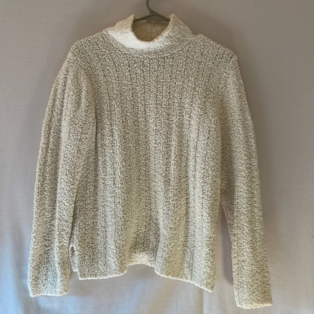 Soft cotton/not scratchy worn twice. Sweater